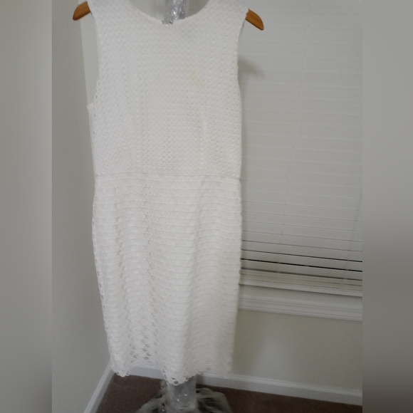 ANN TAYLOR White Eyelet Circular Pattern Unique Design Throughout - Picture 2 of 5